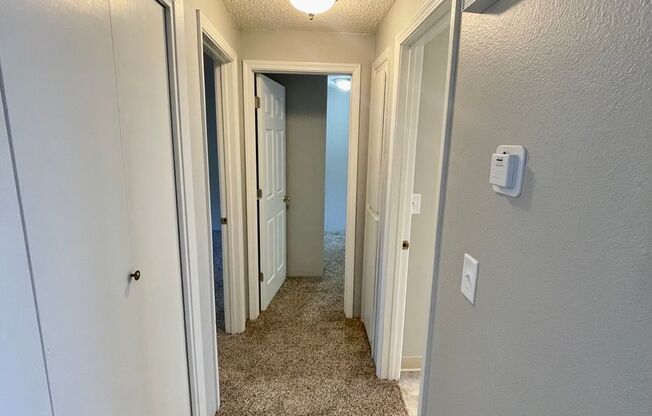 2 beds, 1 bath, $1,000, Unit Unit B