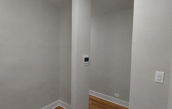 253 W 16 ST
