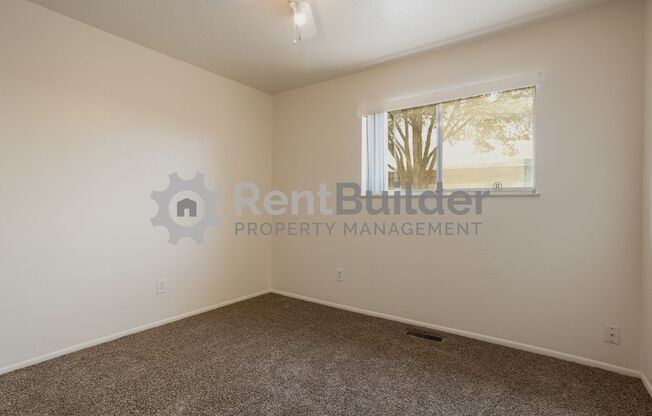 2 beds, 1 bath, 750 sqft, $1,095, Unit Unit 2-B