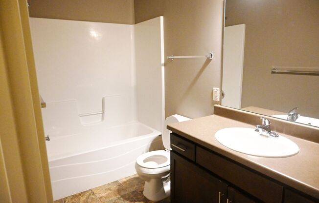 Studio, 1 bath, 570 sqft, $1,100