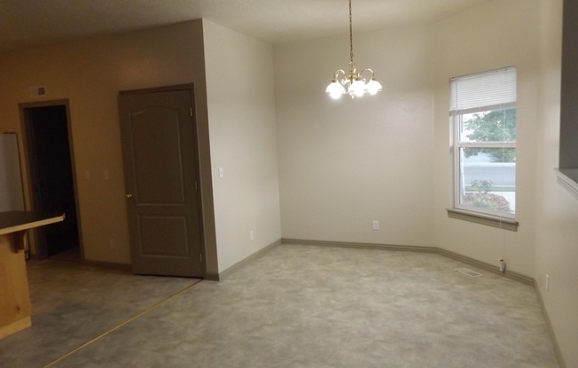 3 beds, 2 baths, $1,600