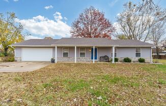 Charming 3-Bedroom, 2-Bathroom Rental in Bentonville