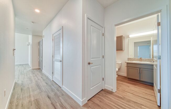 2 beds, 2 baths, 1,012 sqft, $1,810, Unit 122