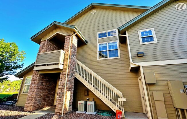 Fantastic Condo 2 Bed 2 Bath with Attached Garage in Littleton.
