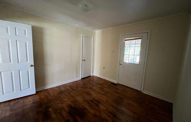 3 beds, 1 bath, $1,250