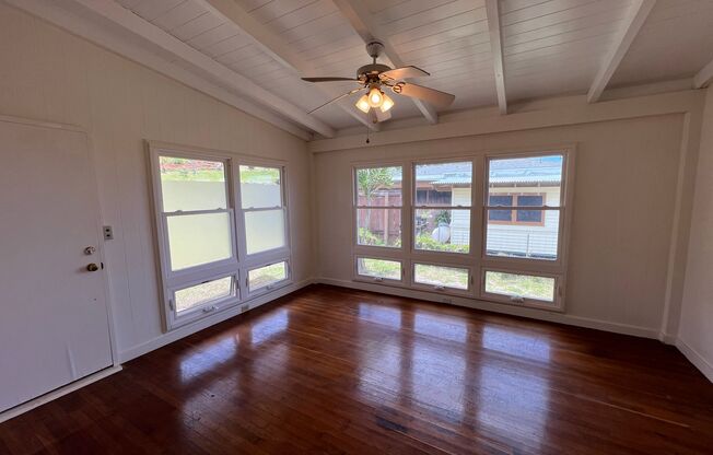 Charming Kalae Cottage with Ocean Views & Mountain Breezes