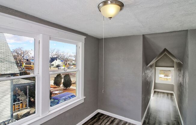 5 beds, 2 baths, $2,300