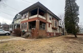 1603 - 1605 N Linn St