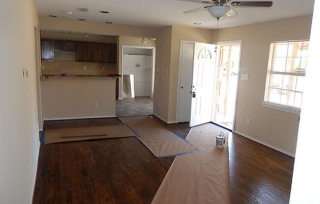 3 Bedroom, 1 1/2 Bath in Casa View!