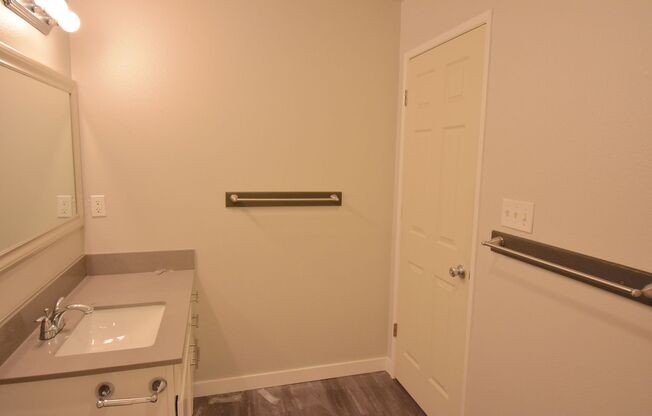 1 bed, 1 bath, 600 sqft, $1,300, Unit A-6