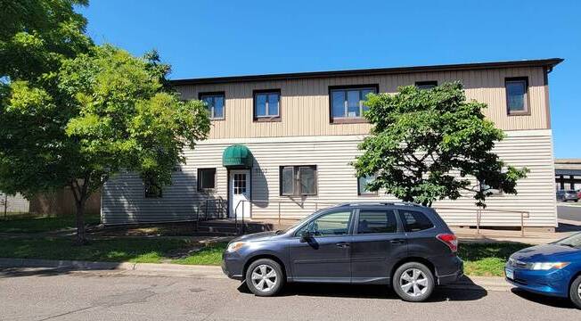 2 beds, 1 bath, 1,100 sqft, $1,300