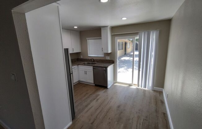 2 beds, 1 bath, 950 sqft, $2,195, Unit A