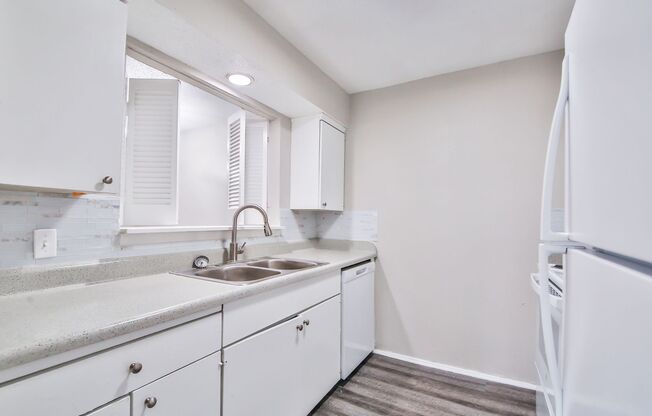 2 beds, 2 baths, 1,030 sqft, $975, Unit 105