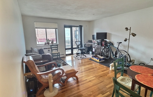 1 bed, 1 bath, 999 sqft, $2,800, Unit 17
