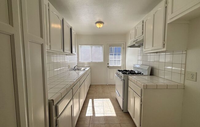 1 bed, 1 bath, 700 sqft, $1,650, Unit 525