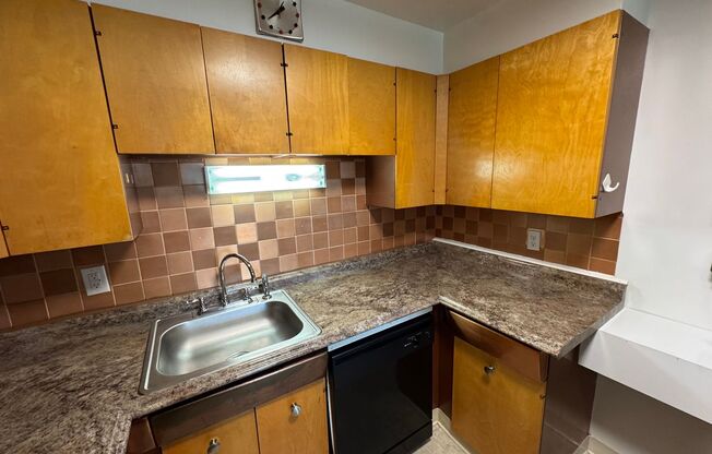 1 bed, 1 bath, 725 sqft, $1,095, Unit Unit 11