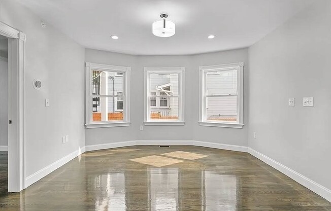 19 WARNER ST