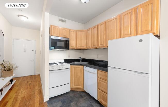 447 W 47th St