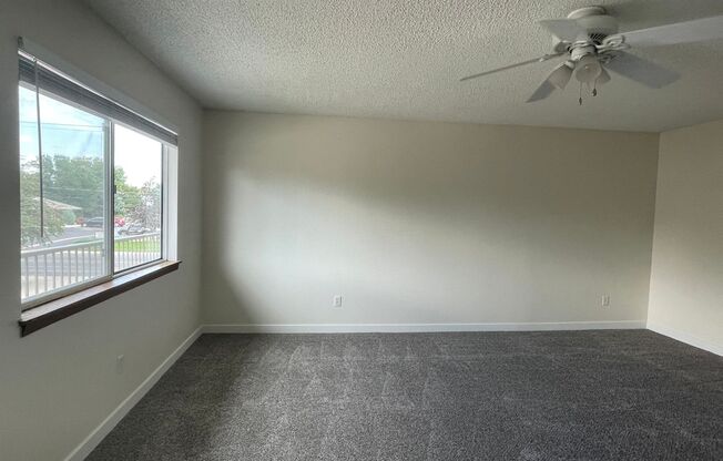 Great 2 Bed 1 Bath 2nd Level Condo in Northwest Longmont