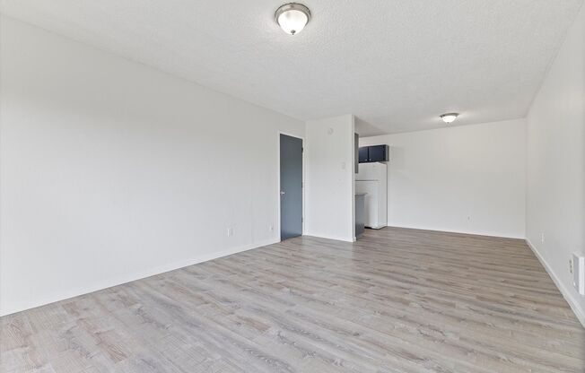 Studio, 1 bath, 450 sqft, $1,050, Unit 15-A