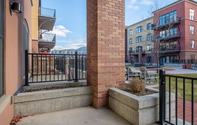 2 beds, 2 baths, $2,400, Unit 105