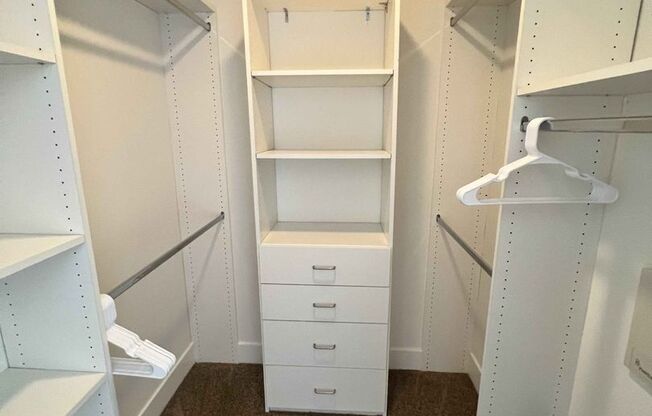 4 beds, 3 baths, 120 sqft, $1,850, Unit 303 - Grand Master Bedroom - 4