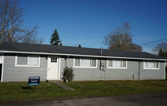 Fully Remodeled Duplex Available in West Vancouver for Rent - 1410 E 30th St