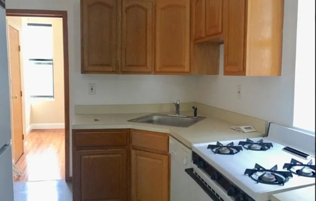 302 E 104 ST
