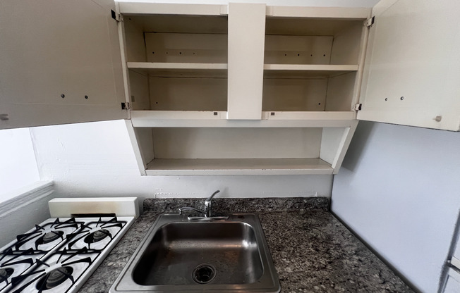 Studio, 1 bath, 450 sqft, $945, Unit 414