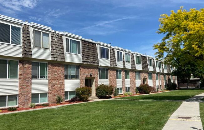 1 bed, 1 bath, 700 sqft, $1,100, Unit 5496-B