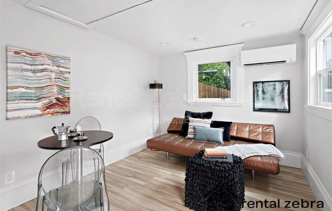 1823 1/2 DELAWARE ST