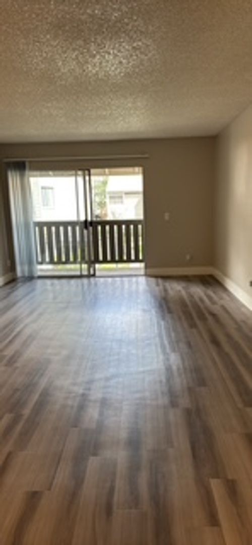 1 bed, 1 bath, 714 sqft, $1,995, Unit 033