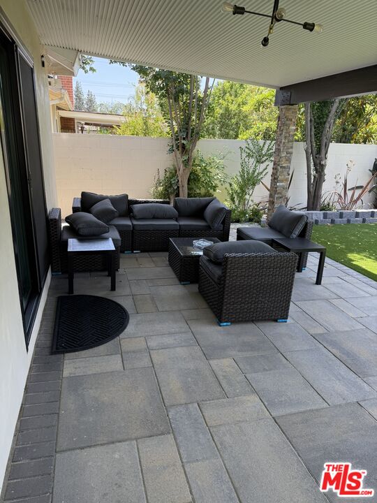 7627 ENCINO AVE
