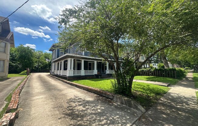 2 beds, 2 baths, 946 sqft, $1,600, Unit Unit 4