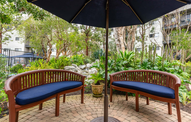 Courtyard seating at 55+ FountainGlen Goldenwest, Westminster, CA