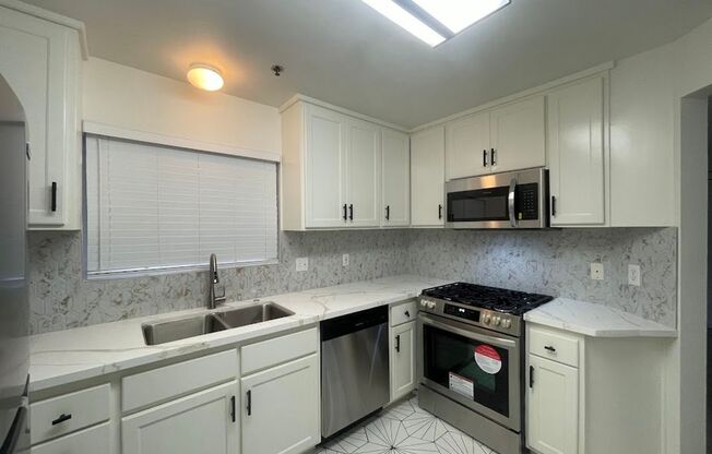 2 beds, 2 baths, $2,999, Unit UNIT 204