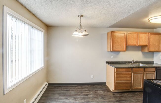 2 beds, 1 bath, 1,000 sqft, $1,699, Unit B202