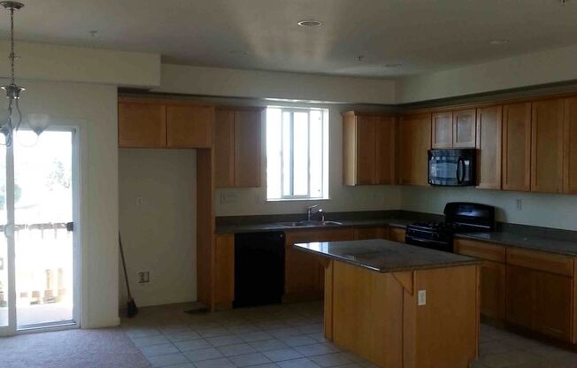 Spacious 2 Bedroom, 2.5 Bath Townhouse Located in Liberty Pointe Gated Community