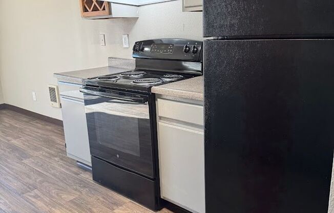 2 beds, 2 baths, 1,070 sqft, $1,625, Unit 12-204