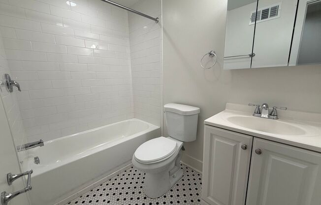 2 beds, 1 bath, 750 sqft, $2,139, Unit 5645 Hobart Street #2