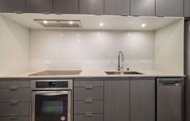 1 bed, 1 bath, 607 sqft, $1,950, Unit 807