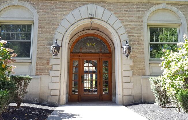 1 bed, 1 bath, 725 sqft, $1,850, Unit Apt. 1O (Furnished)