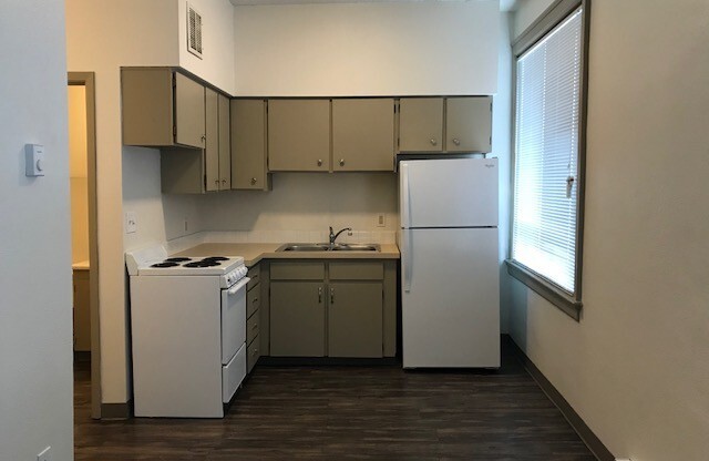 Studio, 1 bath, 324 sqft, $900, Unit 306