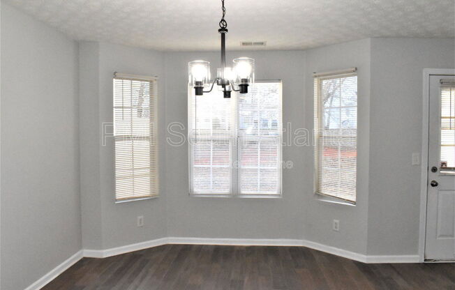 5798 STRATHMOOR MNR CIR