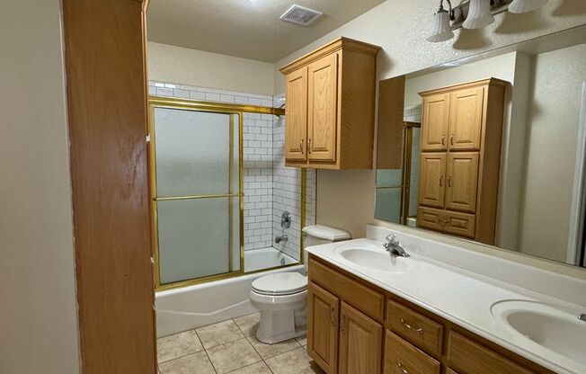 3 beds, 2 baths, $1,800, Unit 1202 Lindsey Lane Unit A