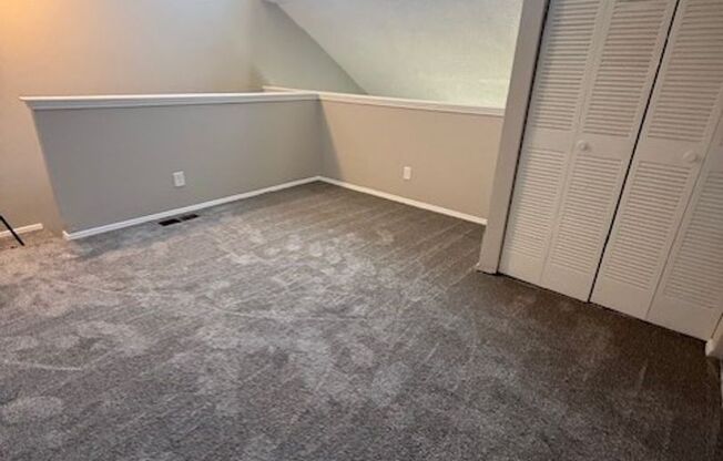 2 beds, 1 bath, 1,105 sqft, $920, Unit 2715-303