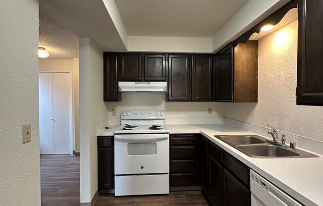 4 beds, 2.5 baths, 1,400 sqft, $1,595, Unit 04