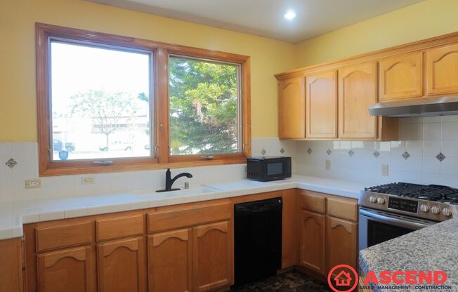 Beautiful Home Located In Northwest Bakersfield!