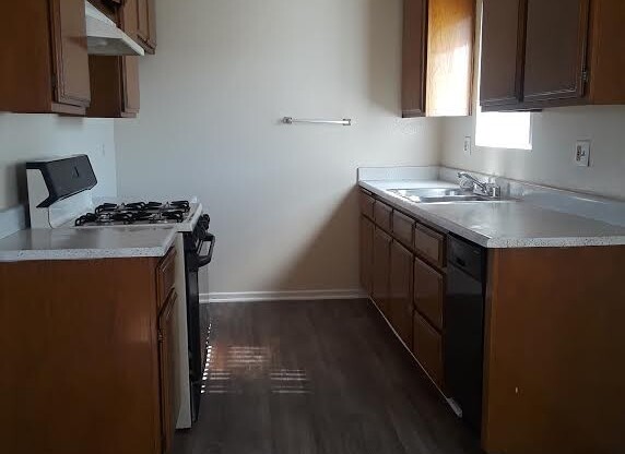 13935 Kornblum Avenue apt #12