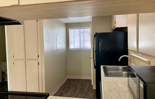 Studio, 1 bath, 450 sqft, $1,450, Unit 608